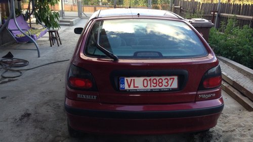 Dezmembrez Renault Megane I 1.6 benzina