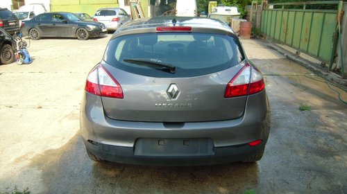 Dezmembrez RENAULT MEGANE III 2010 hatchback