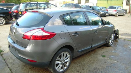 Dezmembrez RENAULT MEGANE III 2010 hatchback