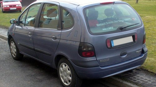 Dezmembrez Renault Megane Scenic 1. 6 benzina, an 2000