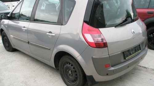 Dezmembrez Renault Megane Scenic, model masina 2005 Oradea