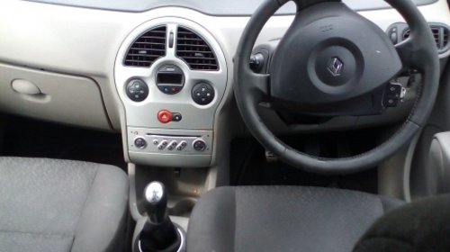 Dezmembrez Renault Modus ,an 2004