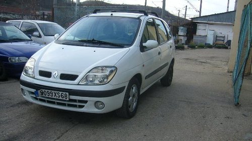 Dezmembrez Renault Scenic 1.9 dci an 2002