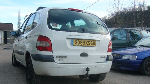 Dezmembrez Renault Scenic 1.9 dci an 2002