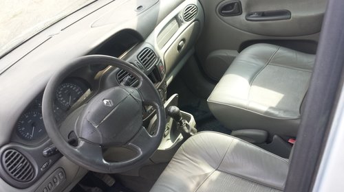 Dezmembrez Renault Scenic 1.9 dci an fabricație 2002