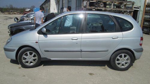 Dezmembrez renault scenic 1