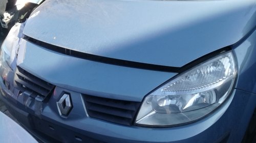 Dezmembrez Renault Scenic 2005 hatchback 1.5 