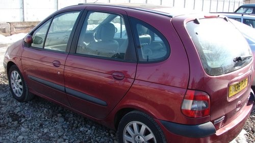 Dezmembrez Renault Scenic din anul 2001