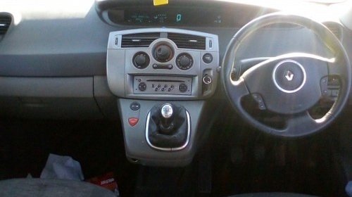 Dezmembrez Renault Scenic II ,an 2008