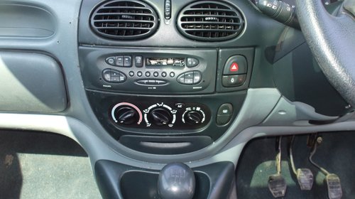 Dezmembrez Renault Scenic