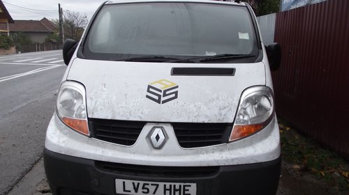 Dezmembrez Renault Trafic 2.0 dci 2007