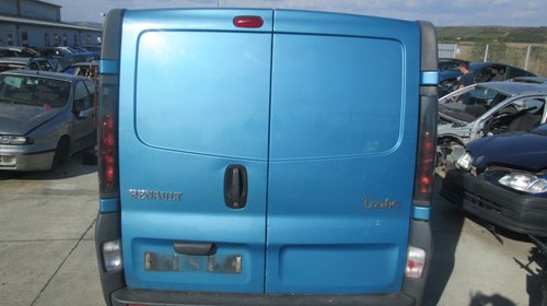 Dezmembrez renault trafic 2.5 dci din 2005