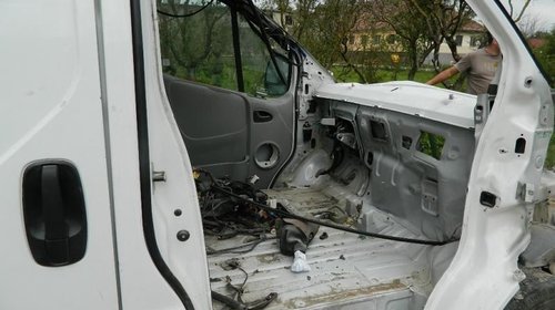 Dezmembrez Renault Trafic - 2008