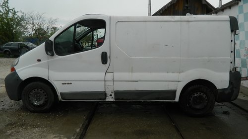 Dezmembrez Renault Trafic din 2005