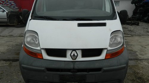 Dezmembrez Renault Trafic din 2005