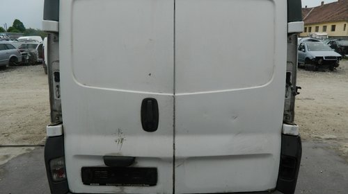 Dezmembrez Renault Trafic din 2005