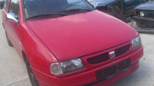 Dezmembrez Seat Ibiza, an 1996, 2 usi