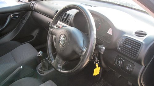 dezmembrez seat leon 1.6 16v, 2003