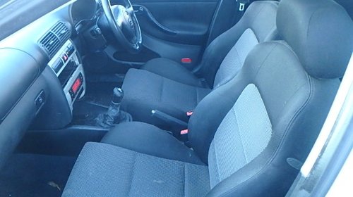 Dezmembrez Seat Leon 2004