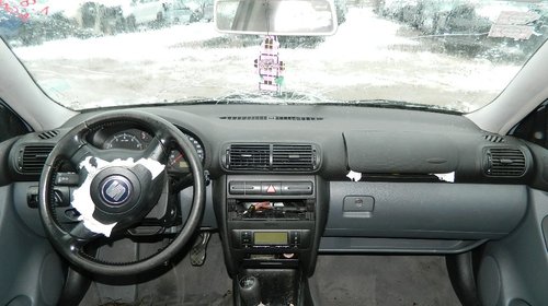 Dezmembrez Seat Toledo din 2000 , motor 1.8 Benzina.