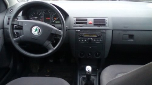 Dezmembrez Skoda Fabia an 2004 motorizare 1.4 16V