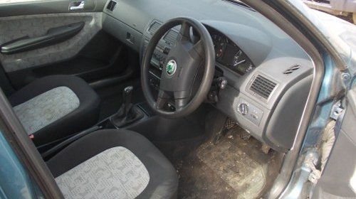 Dezmembrez Skoda Fabia ,an 2004