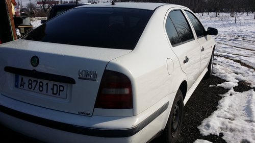 Dezmembrez Skoda Octavia 1,6i 75CP