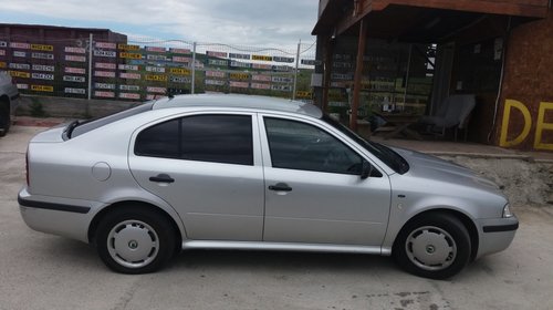 Dezmembrez Skoda Octavia 1.9 TDI , anul 2004 , culoare Gri