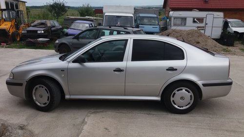 Dezmembrez Skoda Octavia 1.9 TDI , anul 2004 , culoare Gri