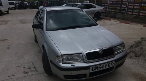 Dezmembrez Skoda Octavia 1.9 TDI , anul 2004 , culoare Gri