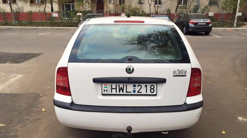 Dezmembrez Skoda Octavia 1 an 2002 1.6 AKL alba