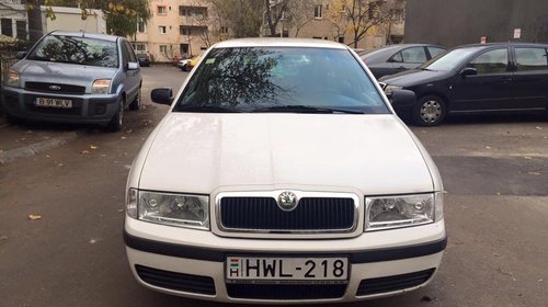 Dezmembrez Skoda Octavia 1 an 2002 1.6 AKL alba