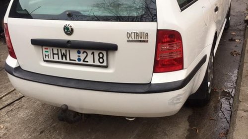 Dezmembrez Skoda Octavia 1 an 2002 1.6 AKL alba