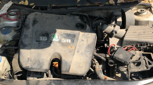 Dezmembrez Skoda Octavia 1 break motor 1,6 SR benzina argintiu