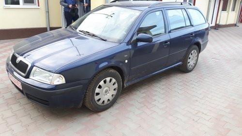 Dezmembrez skoda octavia 2.0 benzina an 2001