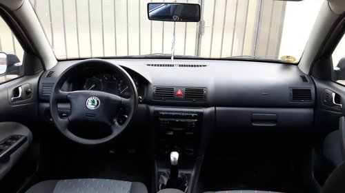 Dezmembrez skoda octavia 2.0 benzina an 2001