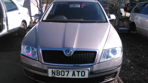 Dezmembrez skoda octavia 2 an 2005-208