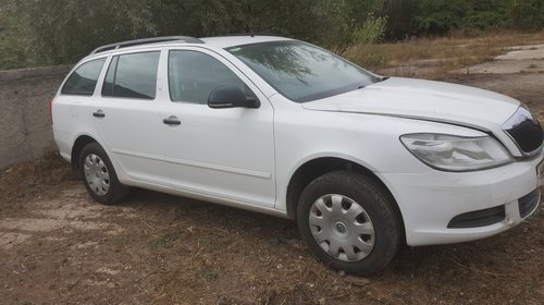 Dezmembrez skoda octavia 2 break,an 2010,motor 1.9 BXE