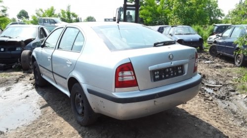 Dezmembrez Skoda Octavia, an 2004, motorizare 1.6