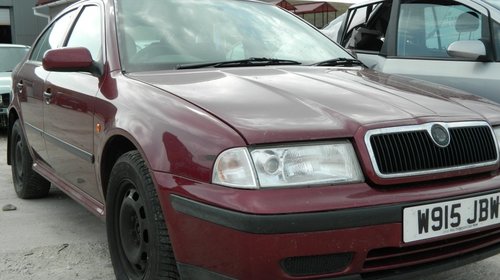 Dezmembrez SKODA OCTAVIA model masina 2001 Oradea