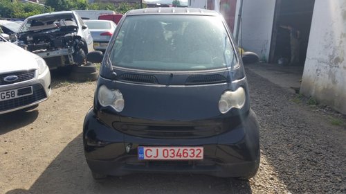 Dezmembrez Smart Fortwo 0.7 37kw 50cp 2004