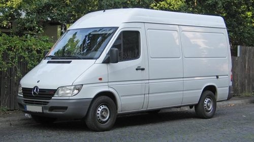 Dezmembrez Sprinter 2.2 cdi an 2001