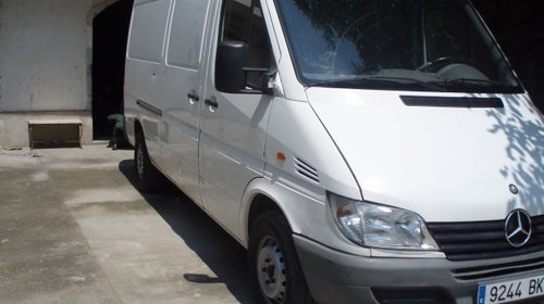 Dezmembrez Sprinter 2.2 cdi an 2001