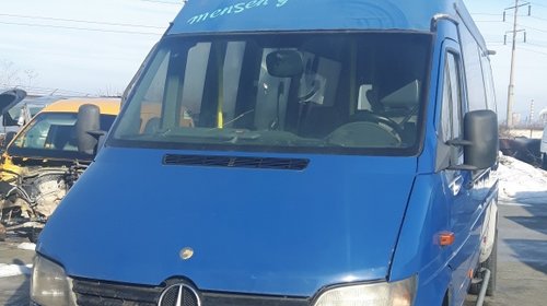 Dezmembrez Sprinter 2003 2.2CDI 411 CDI motor