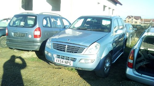 Dezmembrez Ssangyong Rexton RX270 SE5 motor 2,7 diesel an 2005