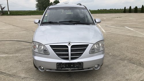 Dezmembrez SsangYong Rodius 4X4, an 2005, XDI 270