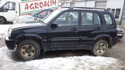 Dezmembrez Suzuki Grand Vitara 2.0 benzina an 2001