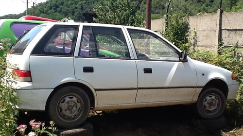 Dezmembrez Suzuki Swift 1.0 Benzina, 2002