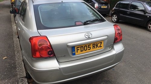 Dezmembrez Toyota Avensis 2004 hatchback 2.0