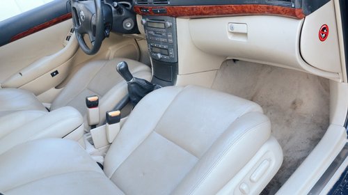 Dezmembrez Toyota Avensis T25 Volan stanga Europa 2004 Interior piele crem Motor 2.0 116cp Xenon